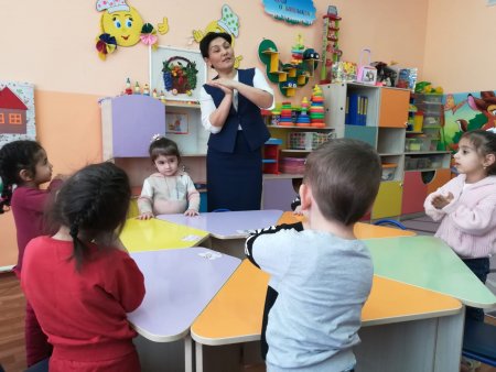 Балаларға ертегі мазмұнын түсіндіру