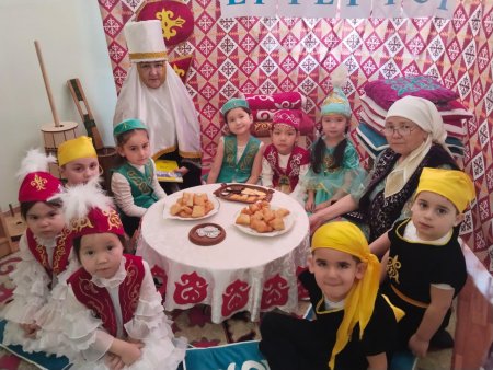"Әжелер мектебі" "Әжемнің ертегілеріне саяхат" атты танымдық саяхаты өткізілді.